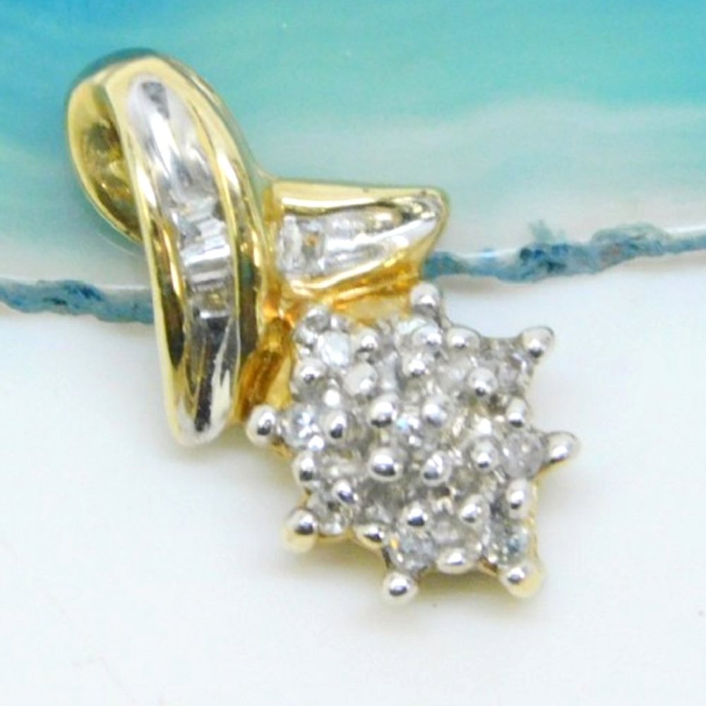 Lovely Diamond Cluster Gold Pendant